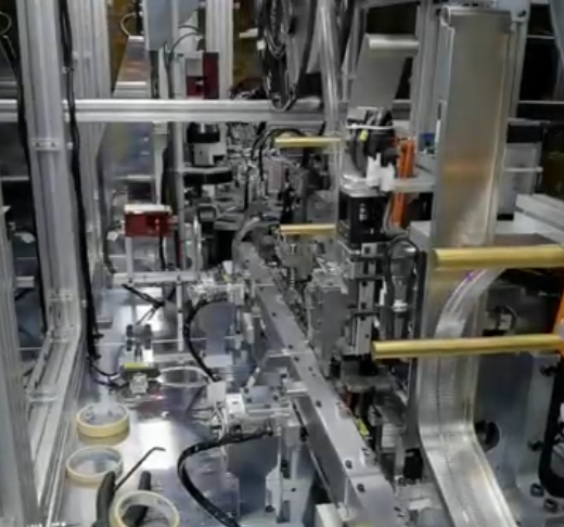 汽车线束连接器自动插针组装